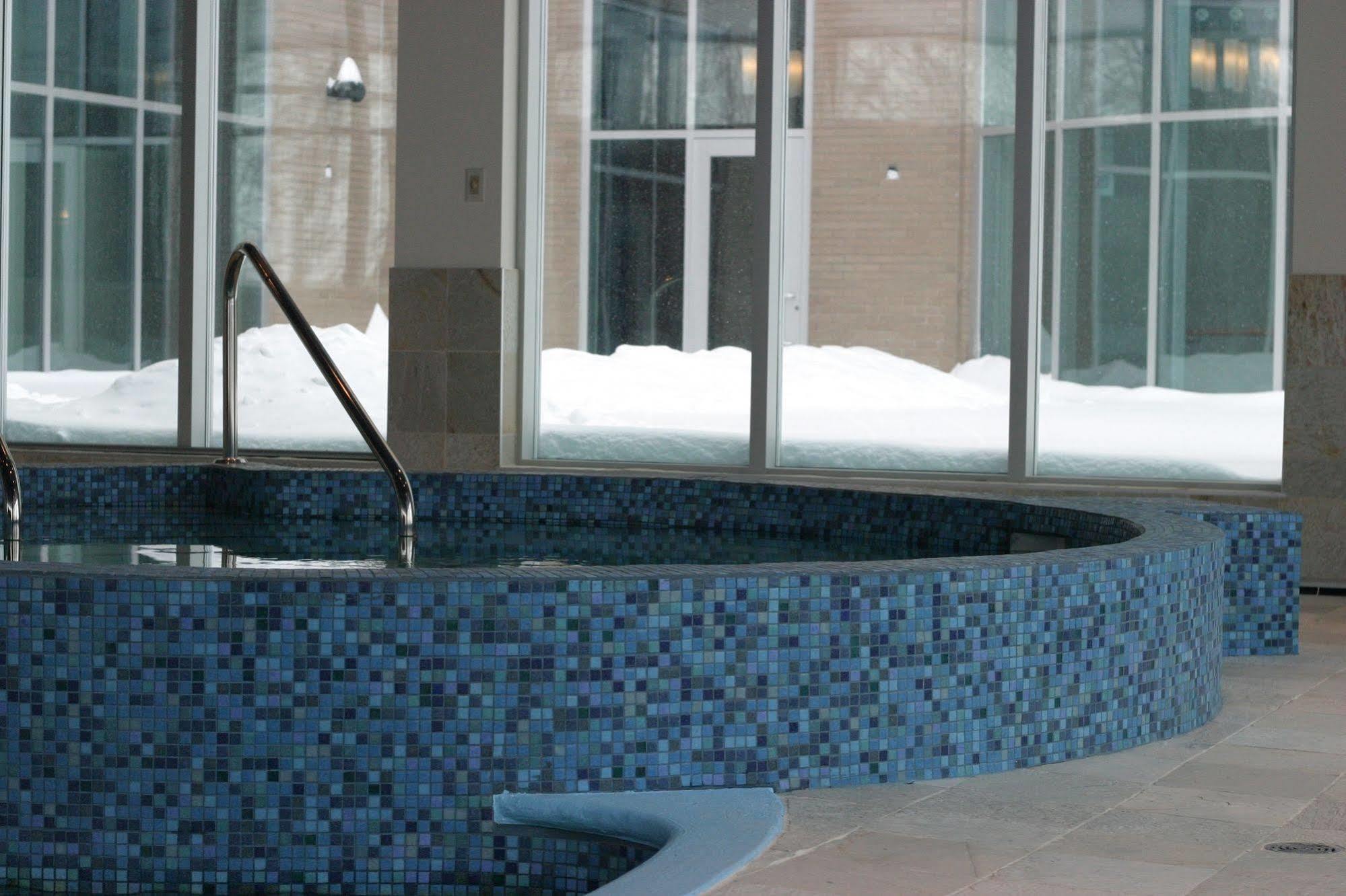 Hotel Mortagne Boucherville Exteriör bild